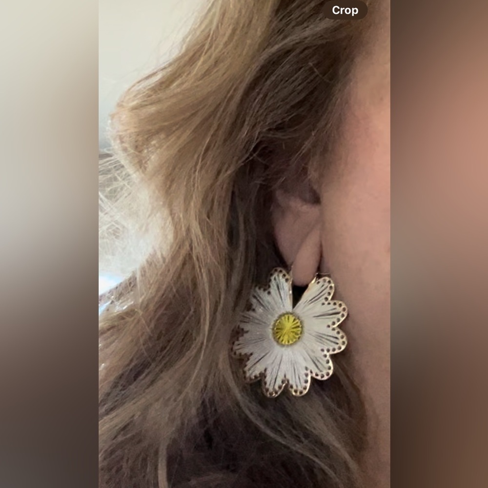 Dangling earrings floral daisy shape white yellow retro boho hippo 70’s 80’s Y2K - Picture 3 of 11